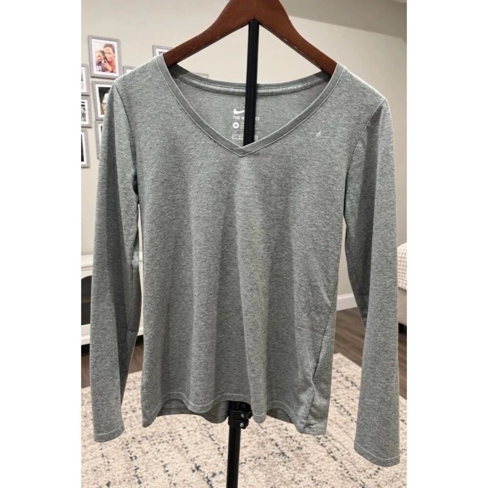 Nike Dri-FIT Gray Long Sleeve V-Neck Athletic Tee Women’s Size M